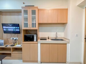 Standard Apartment | Private kitchen | Dining tables