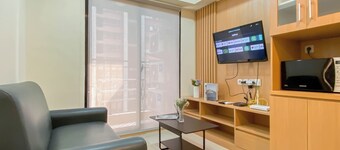 Cozy And Minimalist 1Br With Working Room Meikarta Apartment