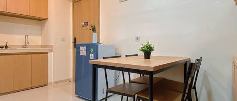 Standard Apartment | In-room dining