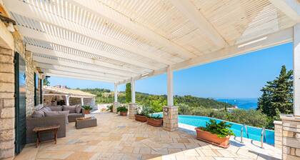 Villa 'Iremia Antipaxos' with Sea View, Wi-Fi and Air Conditioning