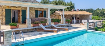 Villa 'Iremia Antipaxos' with Sea View, Wi-Fi and Air Conditioning