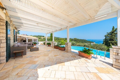 Villa 'Iremia Antipaxos' with Sea View, Wi-Fi and Air Conditioning