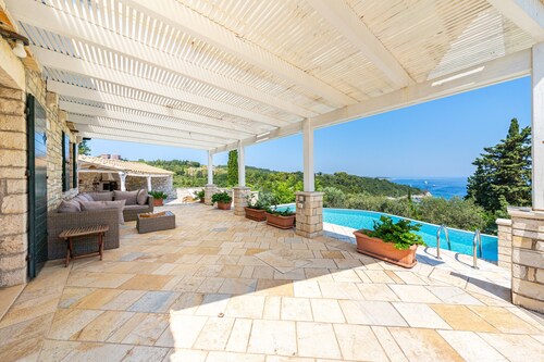 Villa 'Iremia Antipaxos' with Sea View, Wi-Fi and Air Conditioning