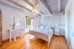 2 bedrooms, iron/ironing board, WiFi, bed sheets - Villa 'Iremia Antipaxos' with Sea View, Wi-Fi and Air Conditioning (Antipaxos)