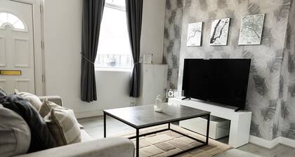 2bedroom Cosy Fully detached Retreat, with computerized shower & game room......