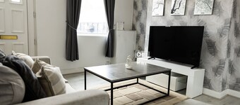 2bedroom Cosy Fully detached Retreat, with computerized shower & game room......