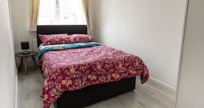 2bedroom Cosy Fully detached Retreat, with computerized shower & game room......