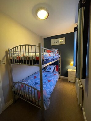 Iron/ironing board, free WiFi, bed sheets