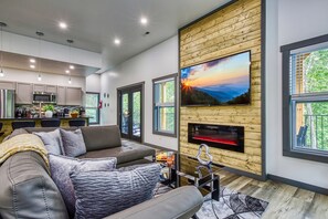 Televisión, chimenea, videojuegos y estéreo 