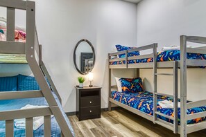 4 dormitorios, tabla de planchar con plancha, cuna de viaje y wifi