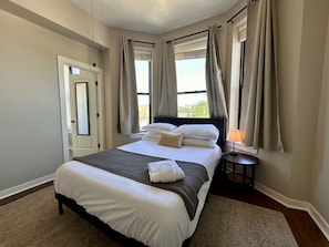 2 habitaciones, escritorio, tabla de planchar con plancha y wifi gratis