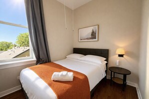 2 bedrooms, desk, iron/ironing board, free WiFi - Chic Urban Retreat in the Heart of West Town | Walkable with Free Parking (Chicago)