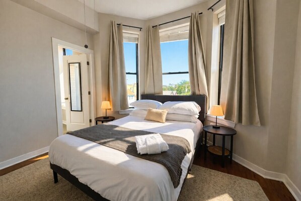 2 bedrooms, desk, iron/ironing board, free WiFi - Chic Urban Retreat in the Heart of West Town | Walkable with Free Parking (Chicago)