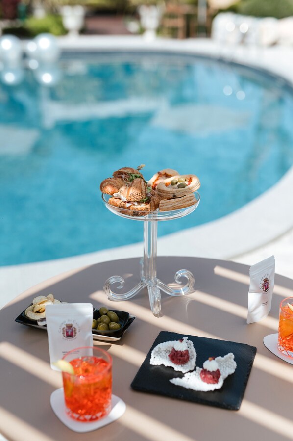 Pool - Room 'Casino Di Caccia 2' with Shared Pool, Wi-Fi and Air Conditioning (Sommacampagna)