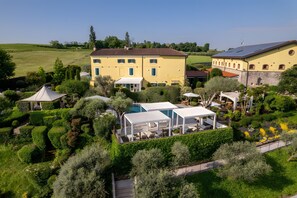 Exterior - Room 'Suite Dei Velieri' with Shared Pool, Wi-Fi and Air Conditioning (Sommacampagna)