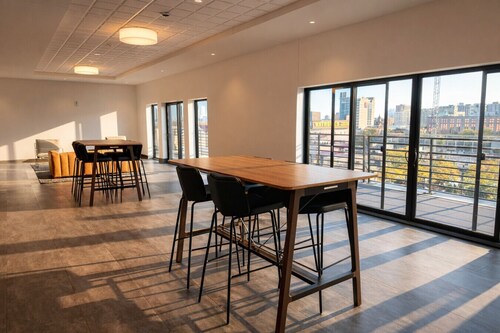 Deer District Studio Apt - One Block from Fiserv and Baird