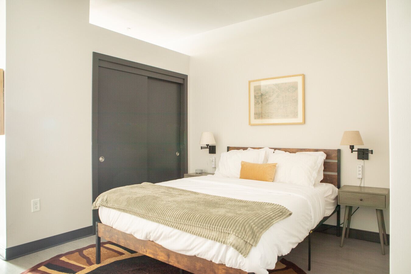 Bügeleisen/Bügelbrett, kostenloses WLAN, Bettwäsche