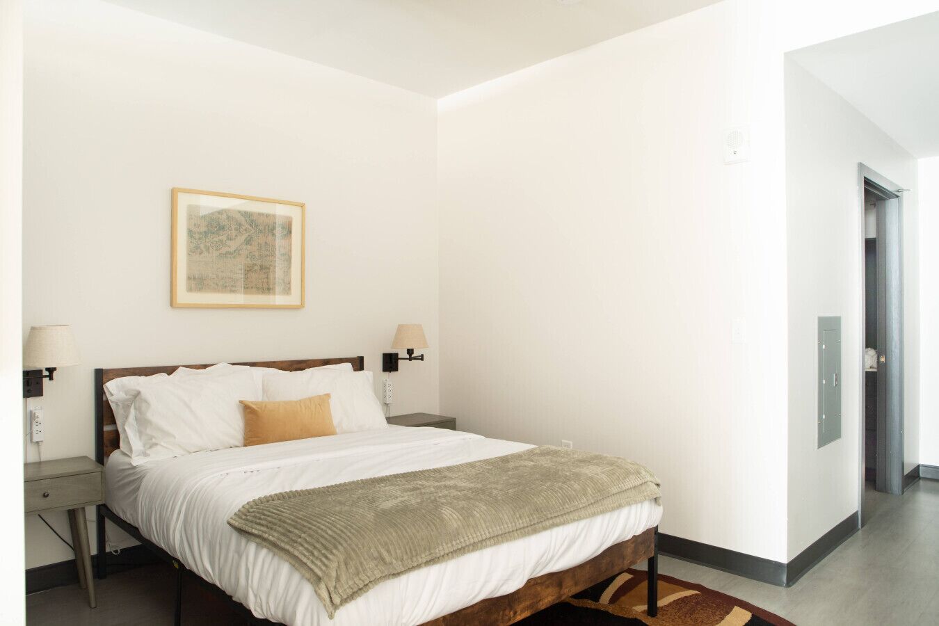 Iron/ironing board, free WiFi, bed sheets