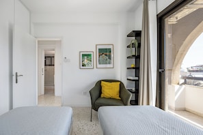 Appartement, 3 chambres, balcon, vue ville | Salle de séjour