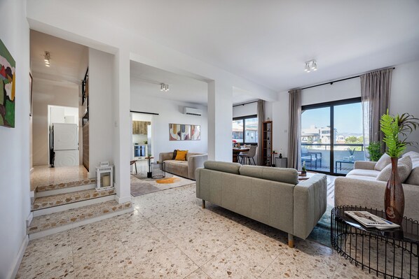 Apartment, 3 Bedrooms, Balcony, City View | Living room - Trygoni Court - Elegant Downtown 3-bdr Apartment (Limassol)