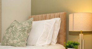 5 dormitoris, planxa i posts de planxar, wifi i roba de llit 