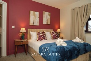 5 bedrooms, iron/ironing board, WiFi, bed sheets