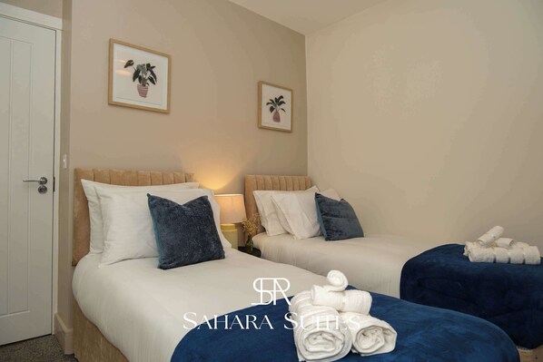 5 bedrooms, iron/ironing board, WiFi, bed sheets