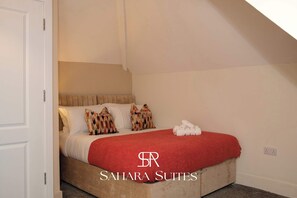 5 bedrooms, iron/ironing board, WiFi, bed sheets