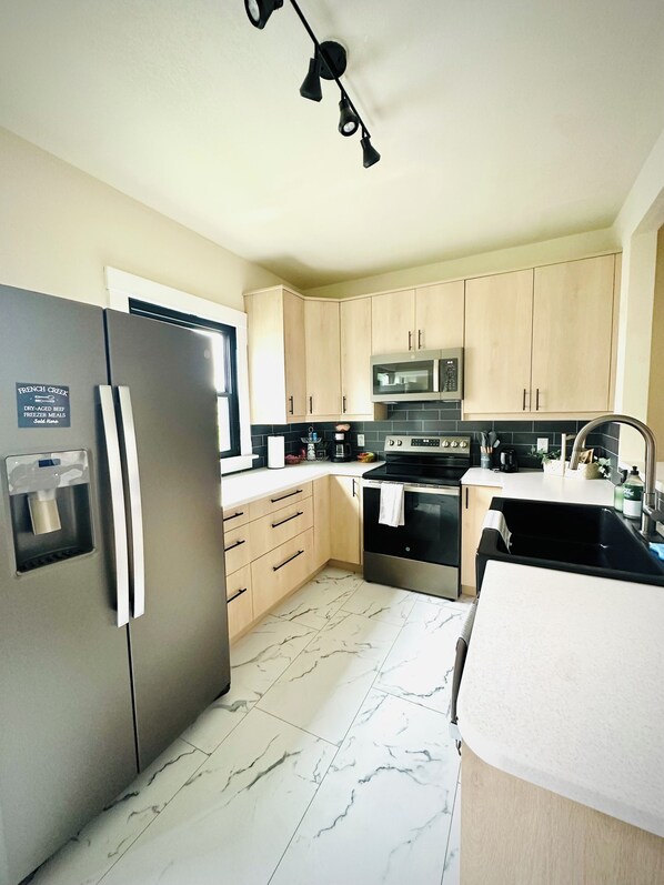 Fridge, microwave, oven, stovetop