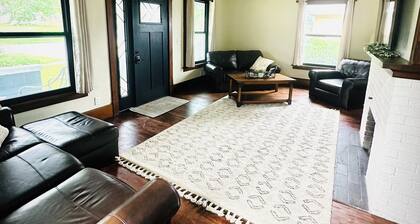 4BR Retreat in Waukon • Group Friendly