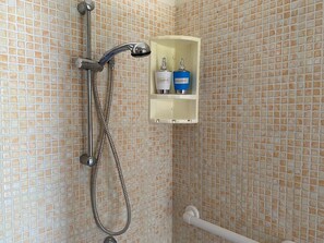 Shower, hair dryer, bidet, towels - VILLA AMOS MARZAMEMI SAN LORENZO (NOTO)