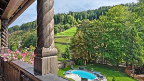 A pool area with a view of a forested hillside. - Apartment 'Hotel Residence Olympia 4' with Mountain View, Shared Garden and Wi-Fi (Sarnthein)