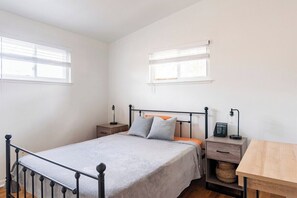 3 chambres, fer et planche à repasser, Wi-Fi, draps fournis