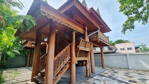 Unclassified image, 3 of 20, button - 300 Years Old Wooden House w 3 Bedrooms and big Yard (Bangkok)