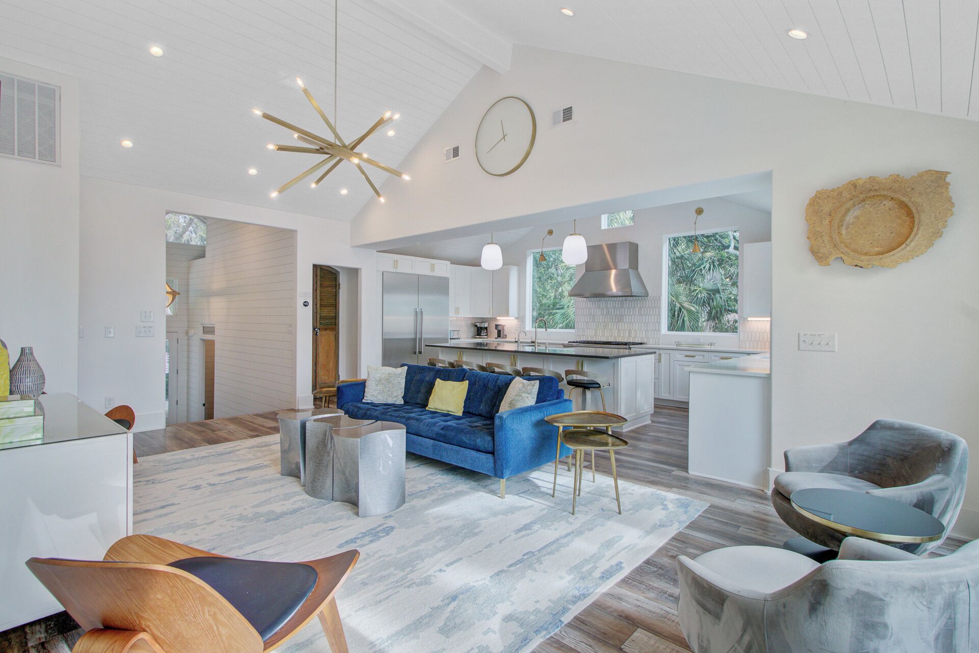 Televisio, pöytätennispöytä, tulostin