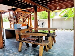 Phòng tập thể, 2 phòng ngủ, hút thuốc, ban công | Khu ẩm thực ngoài trời