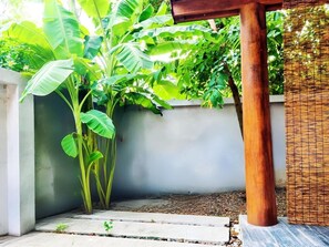 ห้องพักรวม, 2 ห้องนอน, สูบบุหรี่ได้, ระเบียง | สวน