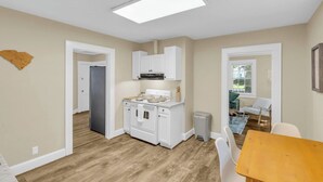 Dining - Spacious Stay w 2 King Beds Minutes to Downtown (Greenville)