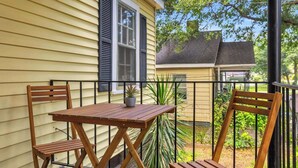 Outdoor dining - Spacious Stay w 2 King Beds Minutes to Downtown (Greenville)