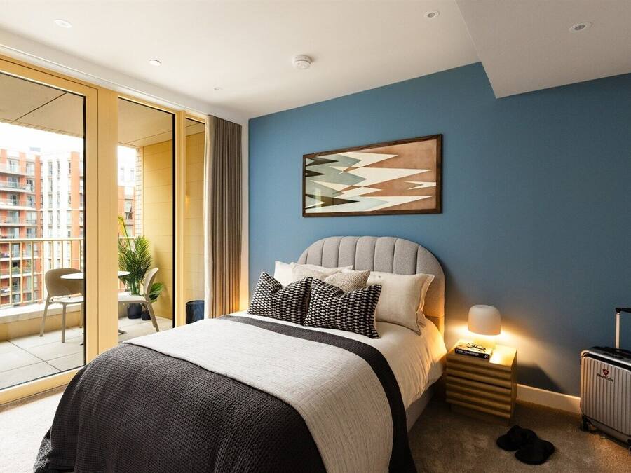 Apartment | Desk, laptop workspace, iron/ironing board, travel cot