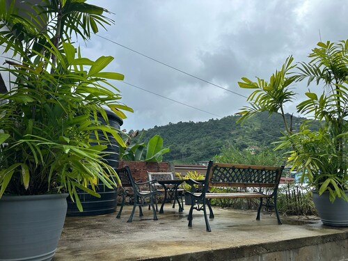 Charming studio with WiFi and AC in amazing Maraval