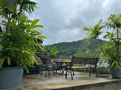 Charming studio with WiFi and AC in amazing Maraval