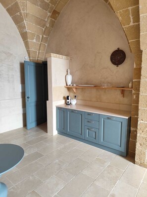 Jetted tub, hair dryer, bidet, towels - King Suite with Private Jacuzzi - Charming in Felline | Borgo Don Ciccio (Felline)