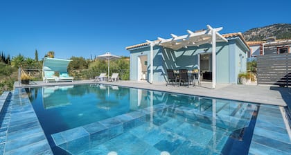 Villa Lotus with private pool and amazing sea and mountain views