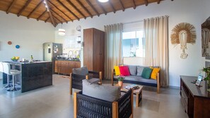 Deluxe House | Living area