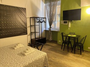 1 bedroom, iron/ironing board, free WiFi, bed sheets - Chagall Charme (Asti)