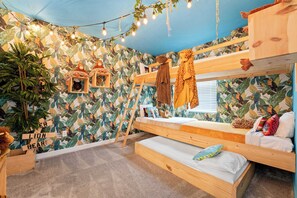 7 dormitoris, planxa i posts de planxar, un bressol de viatge i wifi 