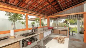 Minibar, free WiFi, bed sheets