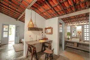 Minibar, wifi gratis y ropa de cama 