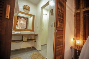 Kit House Tatu Bola | Baño | Regadera, toallas, jabón, shampoo 